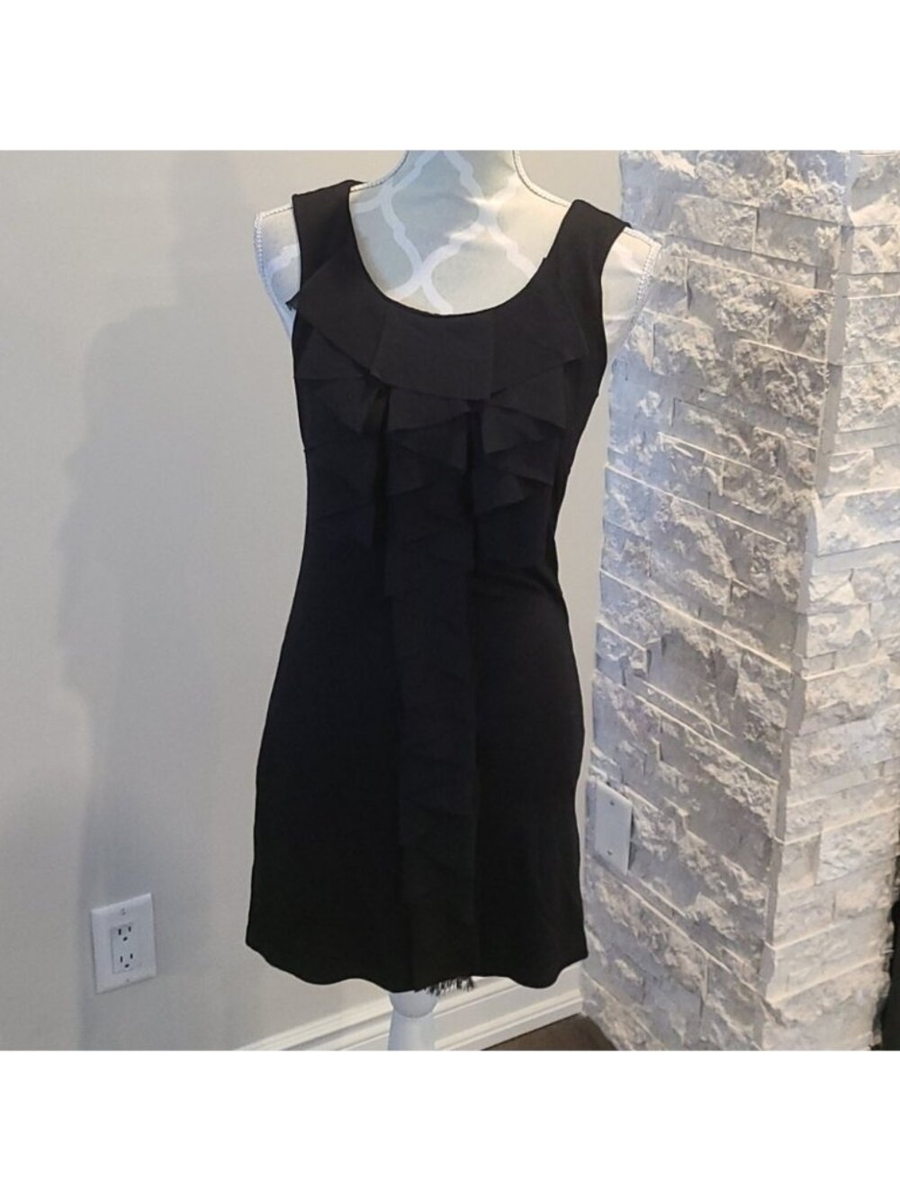 Vero Moda ruffled front blk sleeveless dress